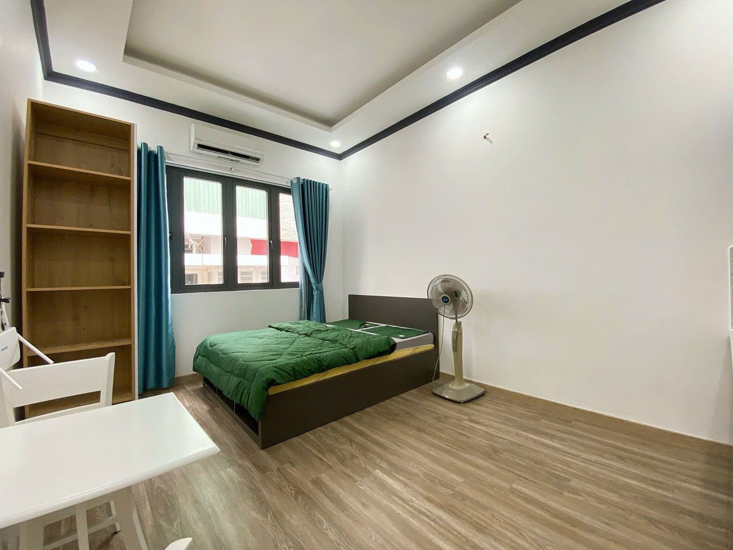 Nhà phố 2 lầu, sân thượng (3,5mx17m) gồm mặt bằng k.doanh và 6 phòng d.vụ Đường Nguyễn Thanh Tuyền
